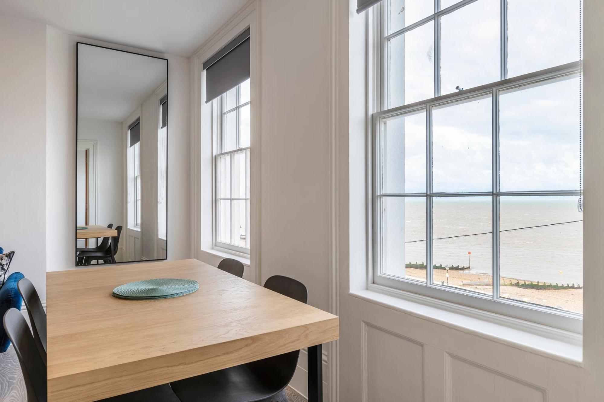 Seaside Serenity: Stylish Sea View Apartments In Herne Bay Exterior foto